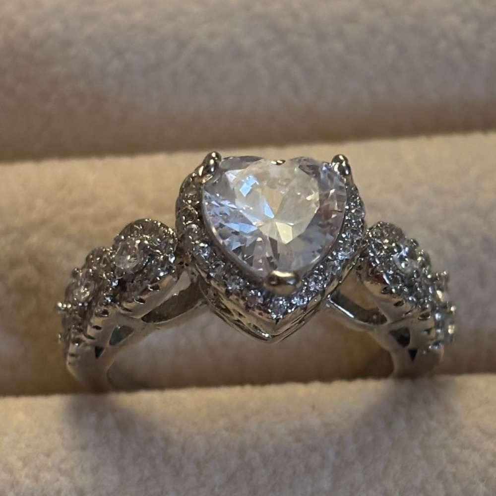 Heart rhinestone silver ring new - Picture 1 of 8